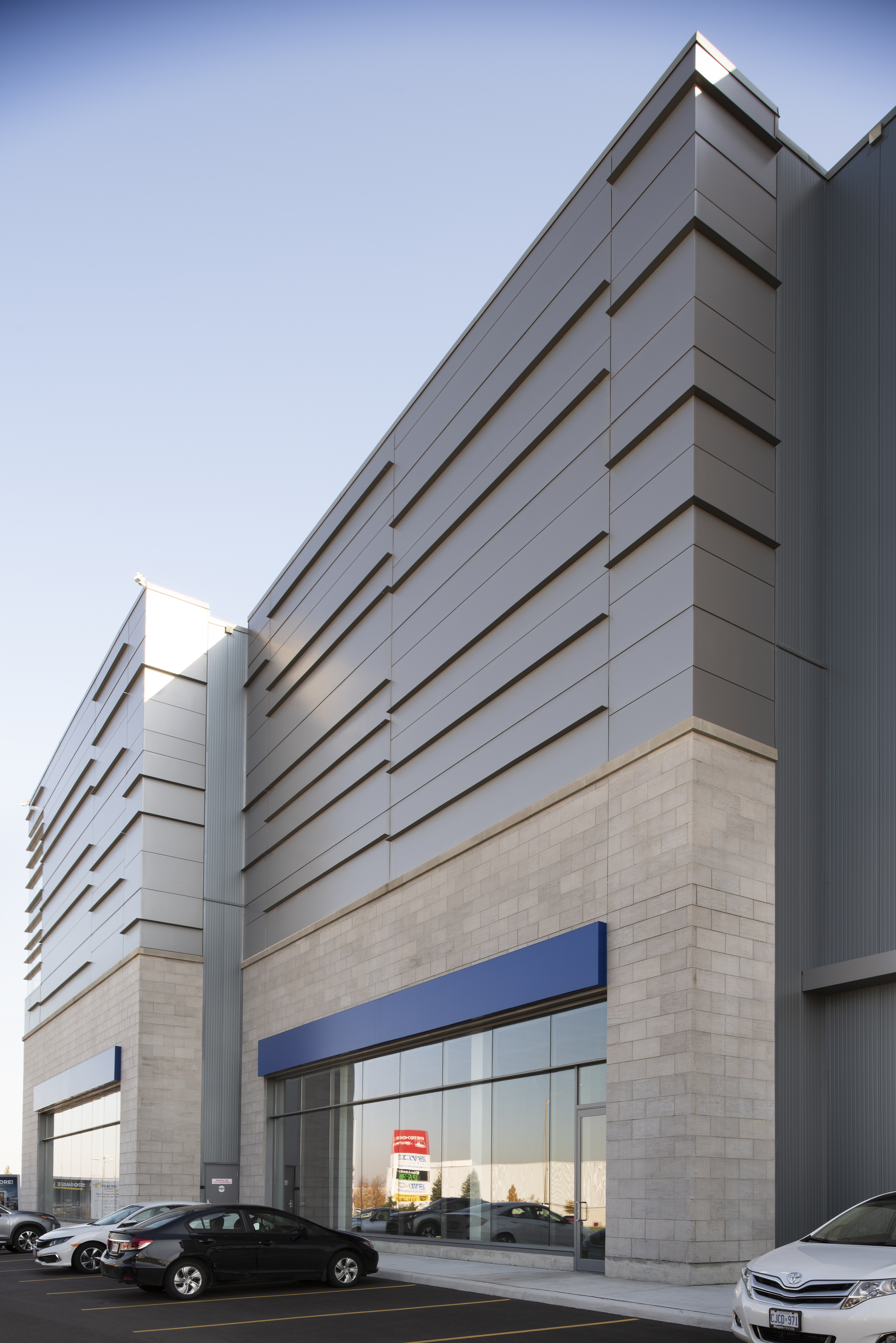 Edificio Comercial - Fachada Kingspan